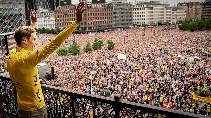 Telediario 2 - Dinamarca recibe como hérore a Vingegaard tras ganar el Tour