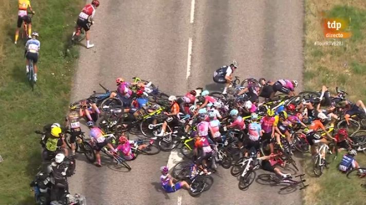 Ciclismo - Tour femenino | Una gran montonera deja KO a Emma Norsgaard
