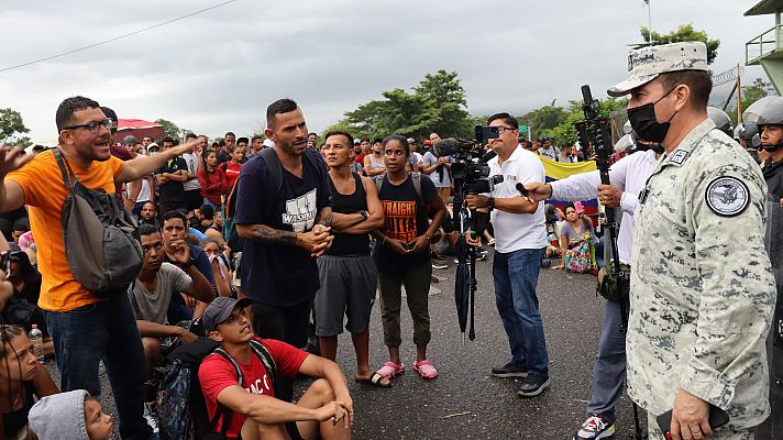 Telediario 2 - La Guardia Nacional ha encontrado a 98 personas abandonadas en el interior de un camión en la frontera de México