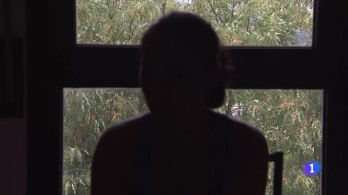 L'Informatiu - Juliana: "Em van obligar a prostituir-me i em pegaven"