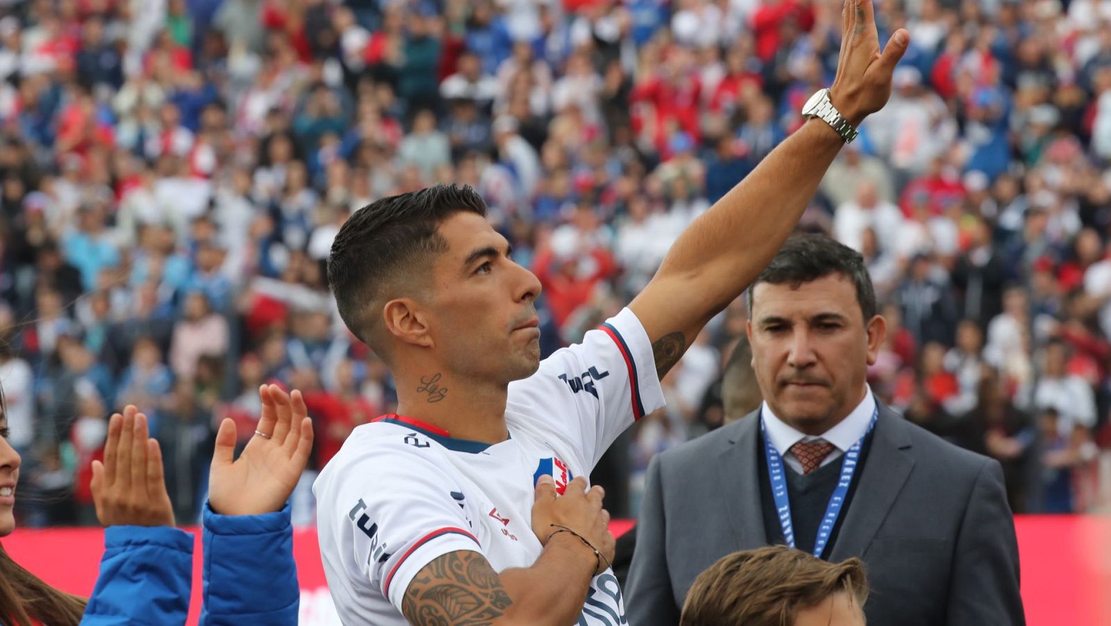 Luis Suárez desata la locura en su regreso a Nacional | Ver