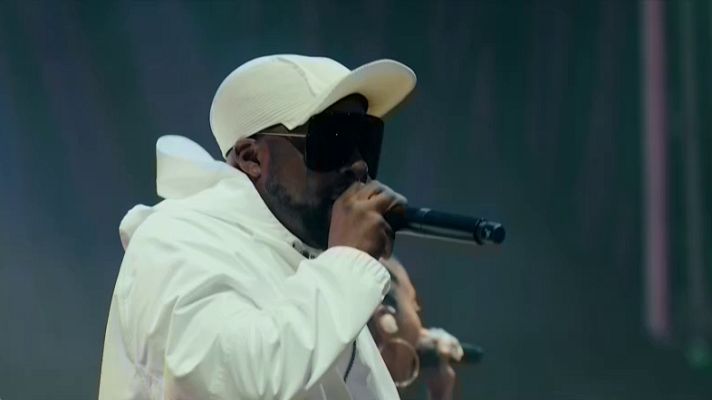 Telediario 1 - Los Black Eyed Peas triunfan en Chiclana, en su último concierto en España