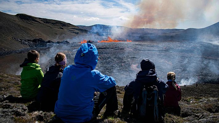La tarde en 24h - Un volcán entra en erupción a 40 kilómetros de Reikiavik