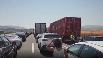 Un atasco en la AP-1 causa cinco horas de retenciones