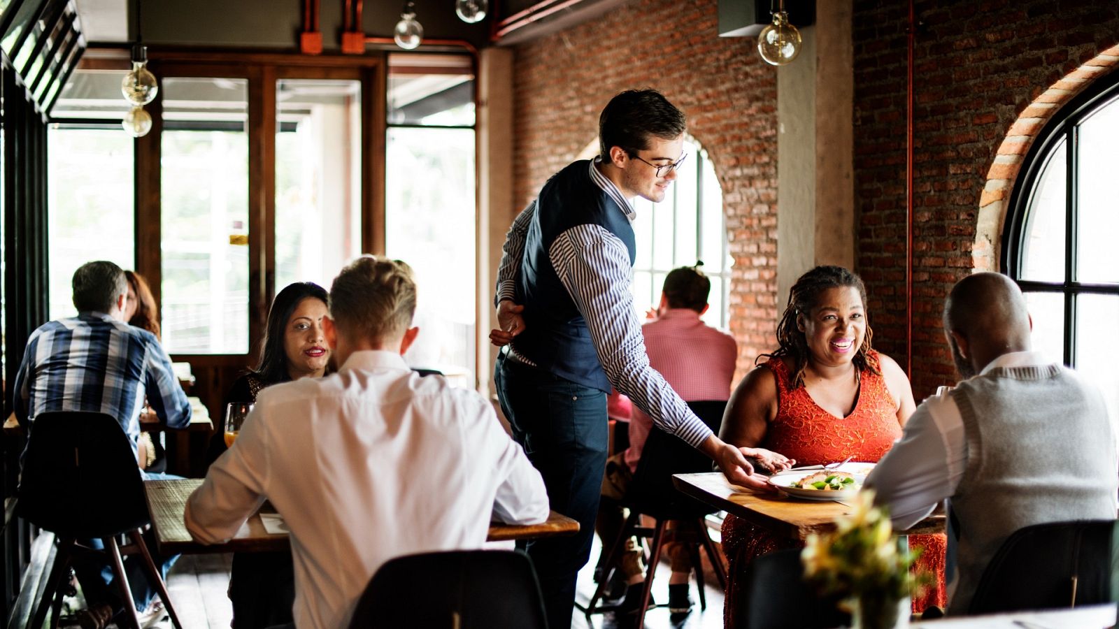 El Gobierno limita la temperatura según el sector y la hostelería podrá poner el aire acondicionado a 25 grados.