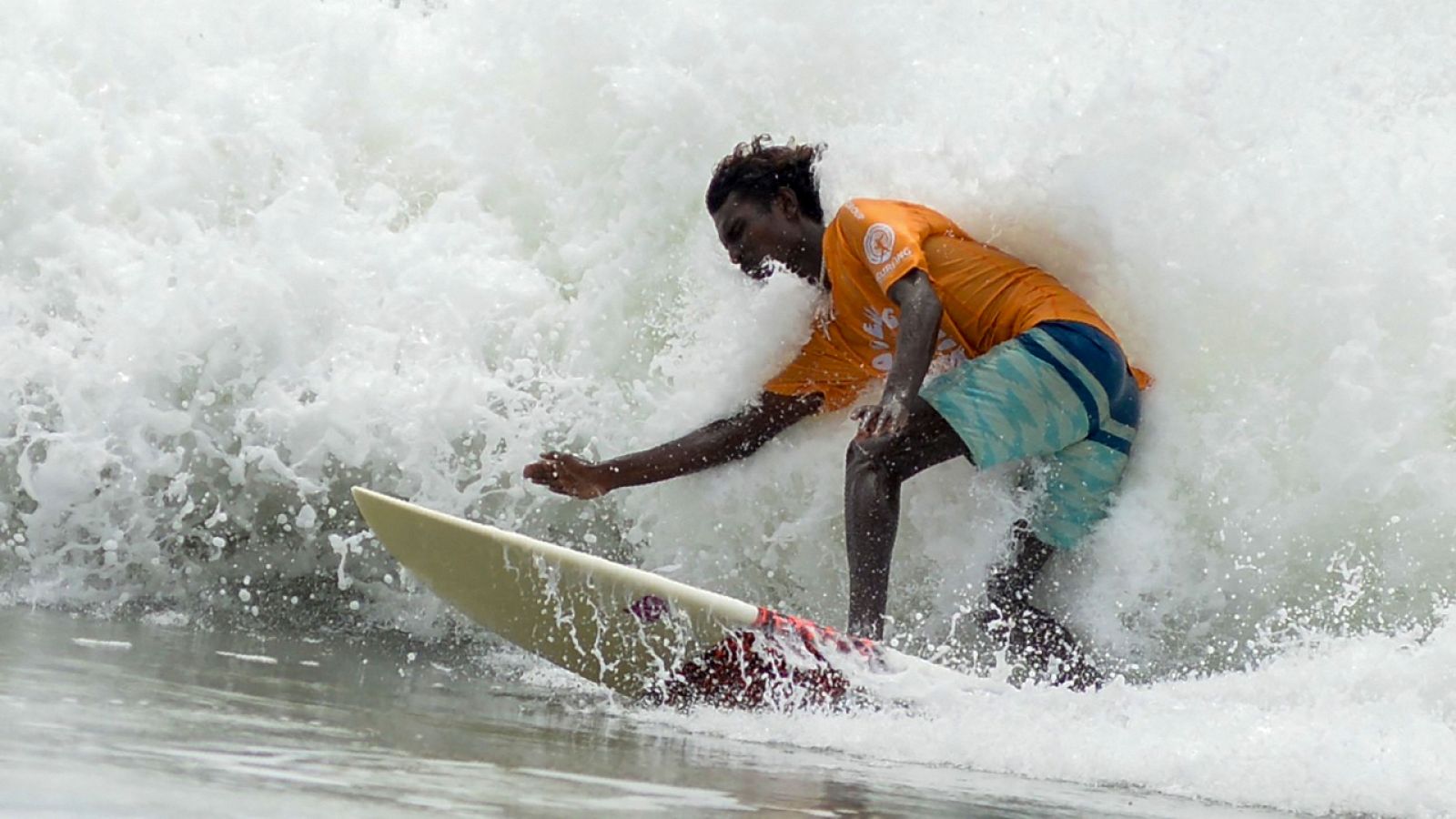 El festival Surf, Music and Friends homenajea a los socorristas - ver ahora