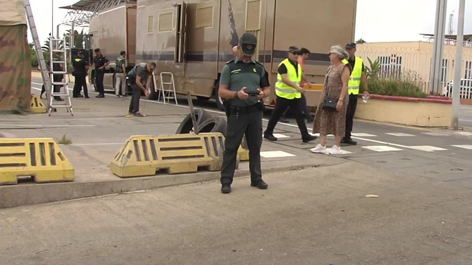 'Operación feriante' en Ceuta: detenidos 14 migrantes, 13 de ellos menores | Ver