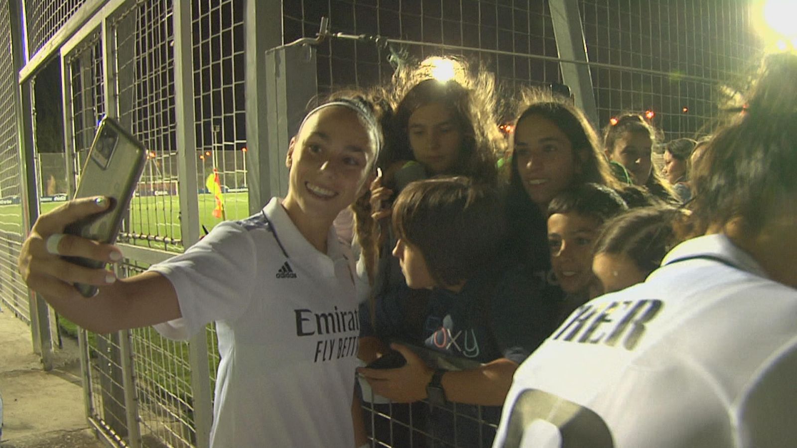 Esther y Athenea se incorporan a la pretemporada del Real Madrid como estrellas -- Ver ahora