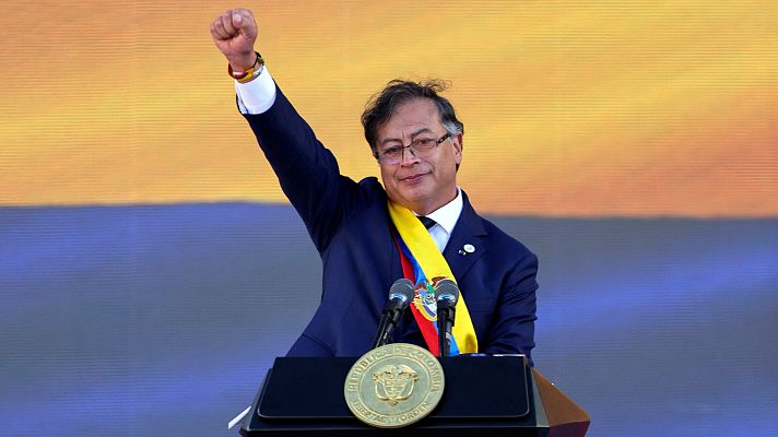 Informativo 24h - Gustavo Petro toma posesión como presidente de Colombia y se convierte en el primer líder de izquierdas del país