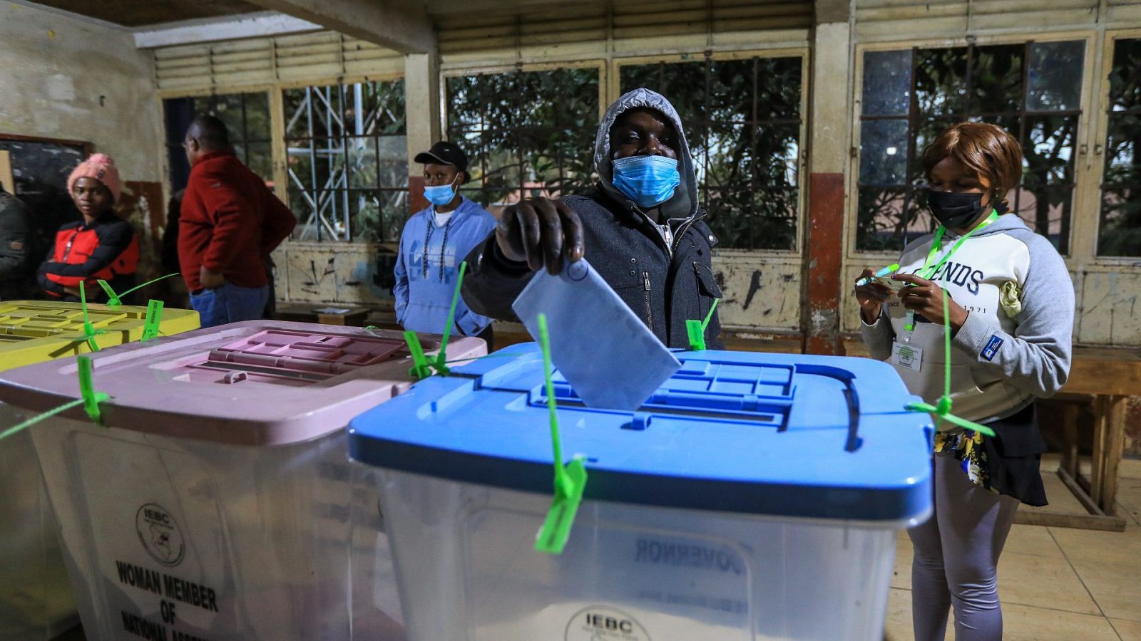 Kenia elige a su presidente en unas reñidas elecciones generales con moderada participación