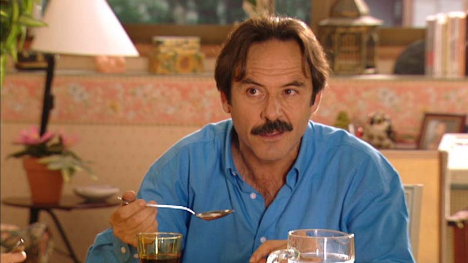 Café con leche - Este negocio es una ruina - Ver ahora