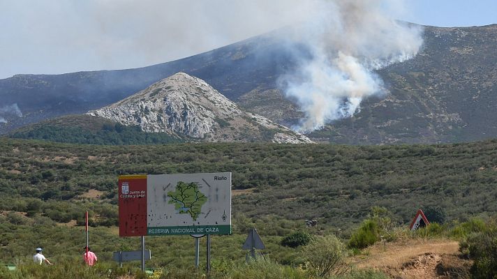 Telediario 1 - El fuego no da tregua en Castilla y León y provoca retenciones en La Jonquera