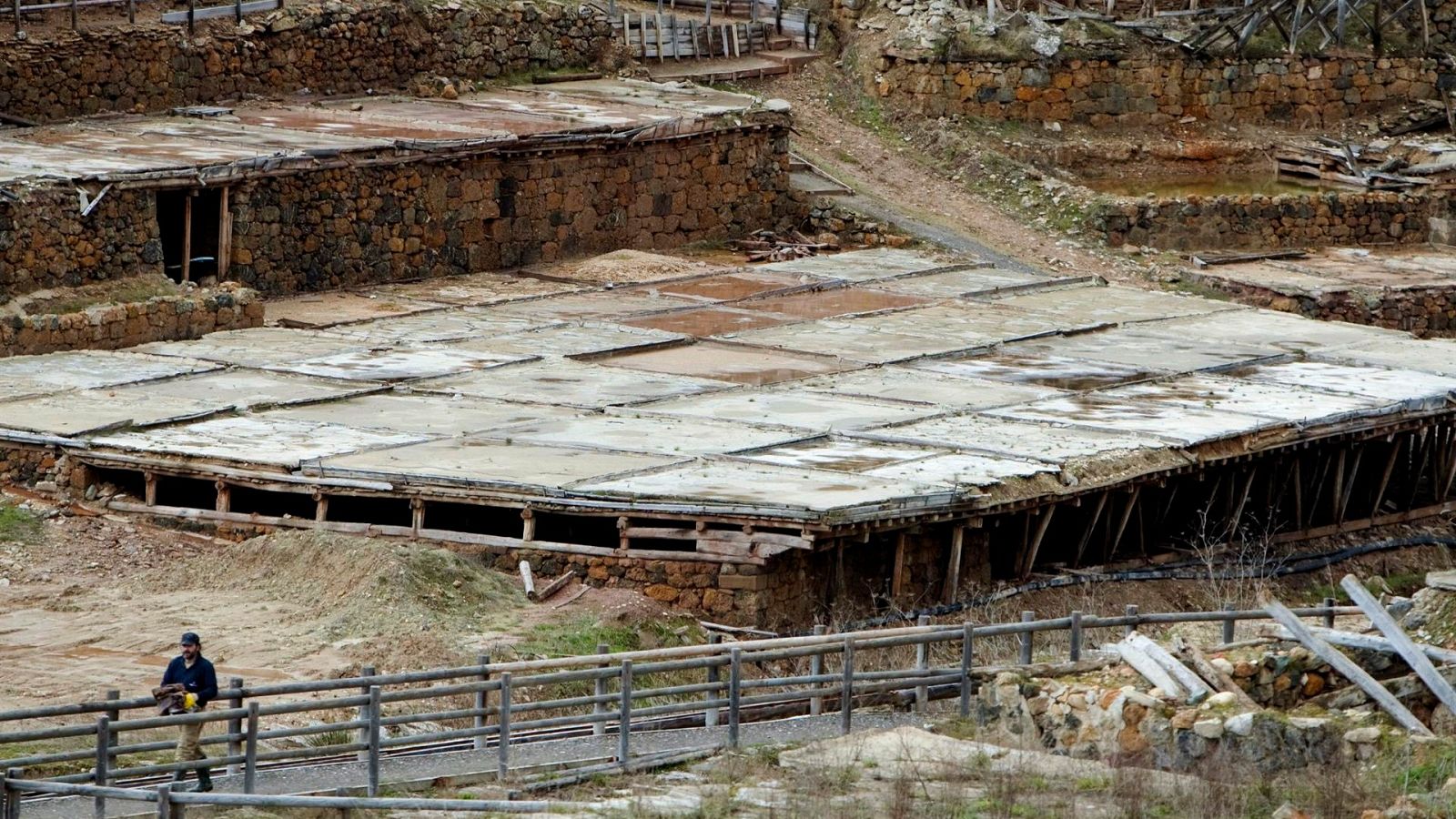 El calor favorece la cosecha de sal | Ver