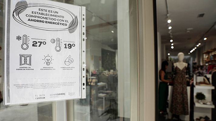 Telediario 1 - El plan de ahorro energético obliga a instalar puertas automáticas en los comercios