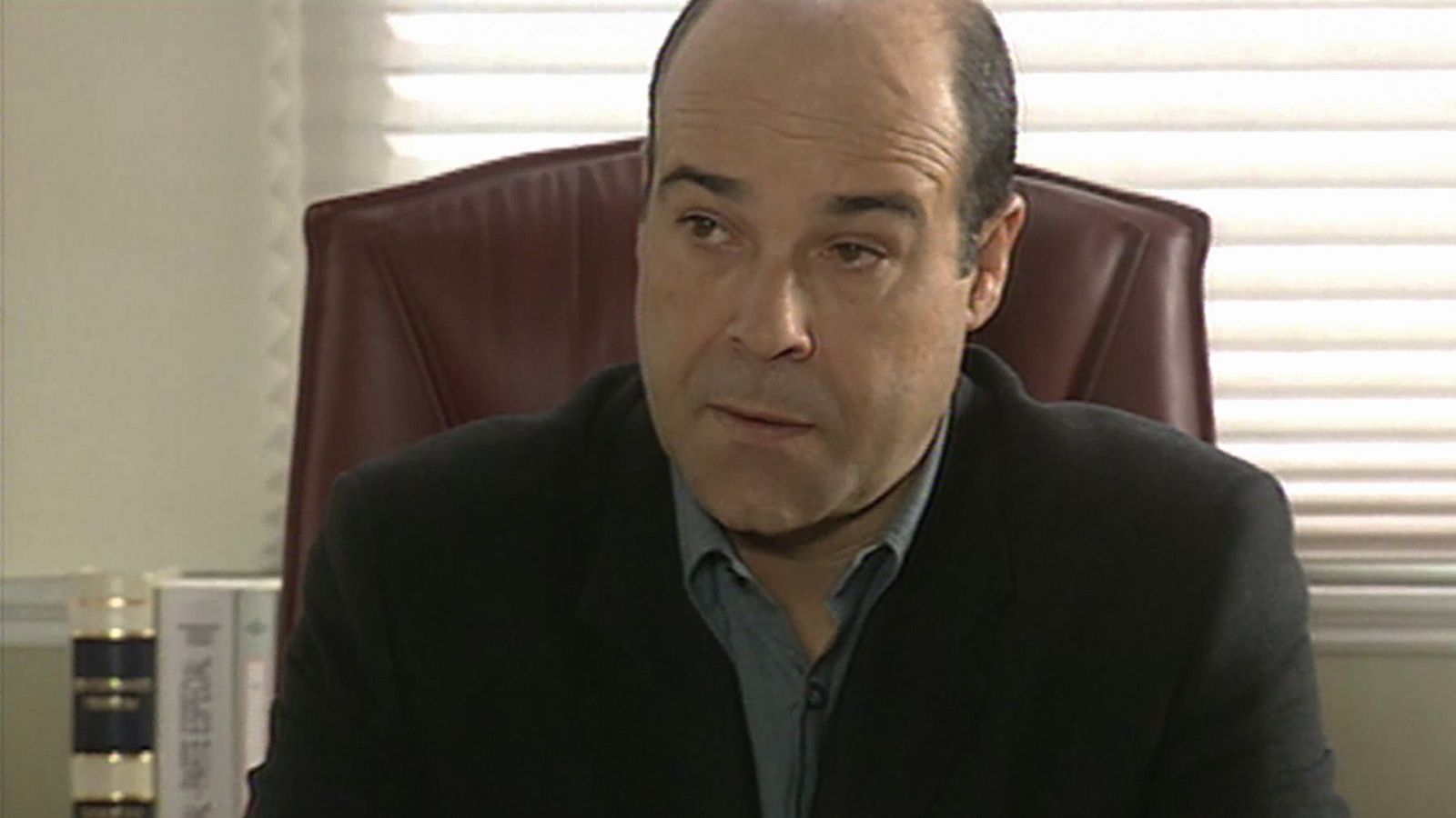 Robles, investigador - El caso de la mujer que se golpeaba con las puertas - Ver ahora