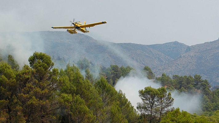 Telediario 1 - El incendio de Vall d'Ebo, Alicante, sigue sin control y avanza en tres frentes