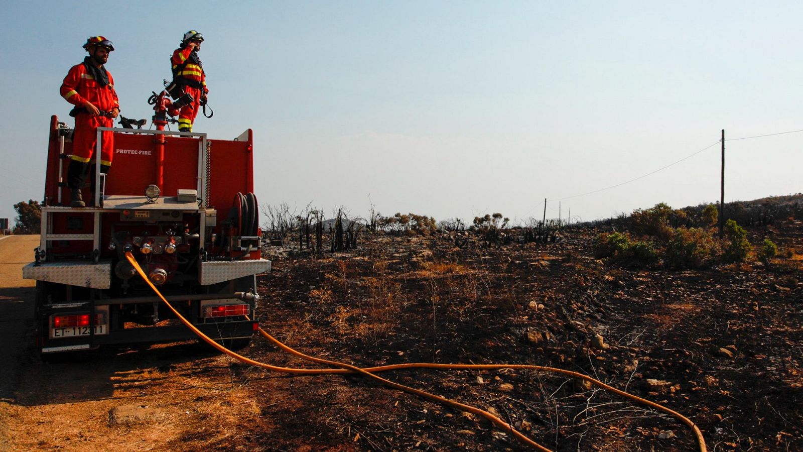 Las precipitaciones dan una tregua al incendio forestal de Vall d'Ebo