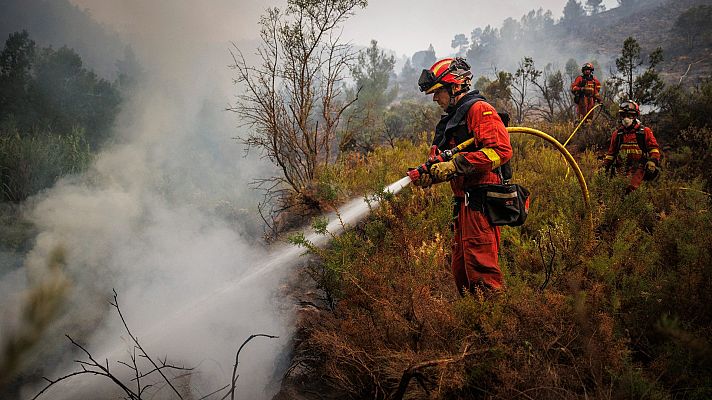 Telediario 1 - La lucha contra los incendios desde el puesto de mando: el Telediario analiza la situación en Bejís y Vall d'Ebo