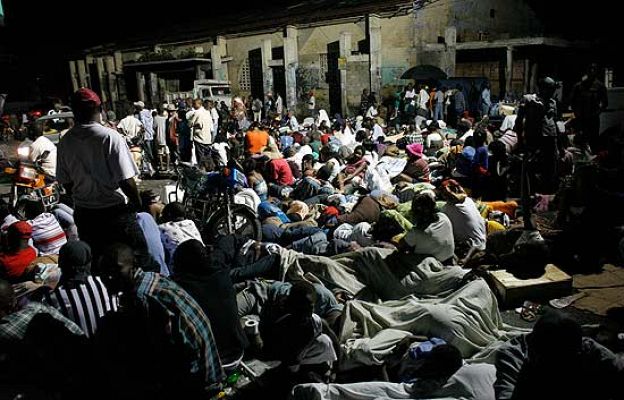  - Buscan a víctimas en los escombros