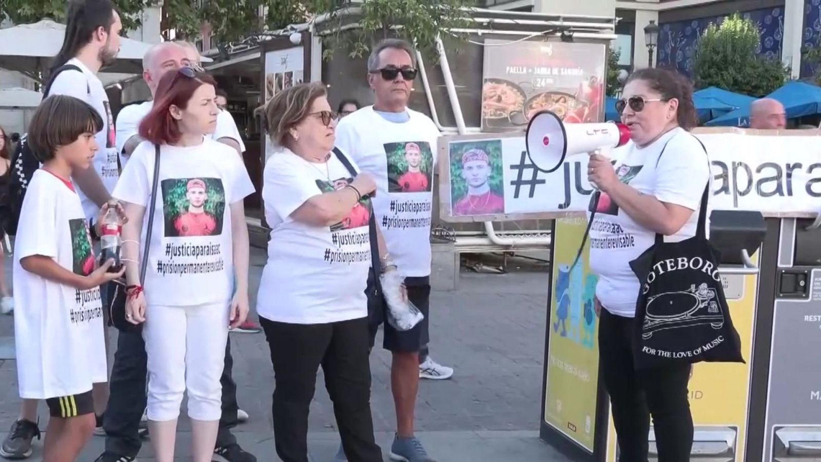 La madre de Isaac convoca una concentración en contra de la puesta en libertad tres implicados - Ver ahora