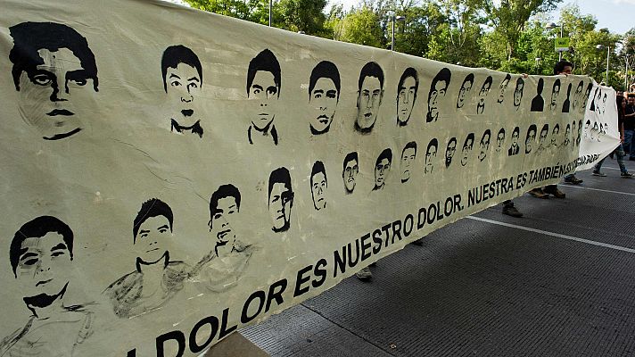 Telediario 1 - La Comisión de la Verdad en México concluye que la desaparición de 43 estudiantes en Ayotzinapa fue "un crimen de Estado"