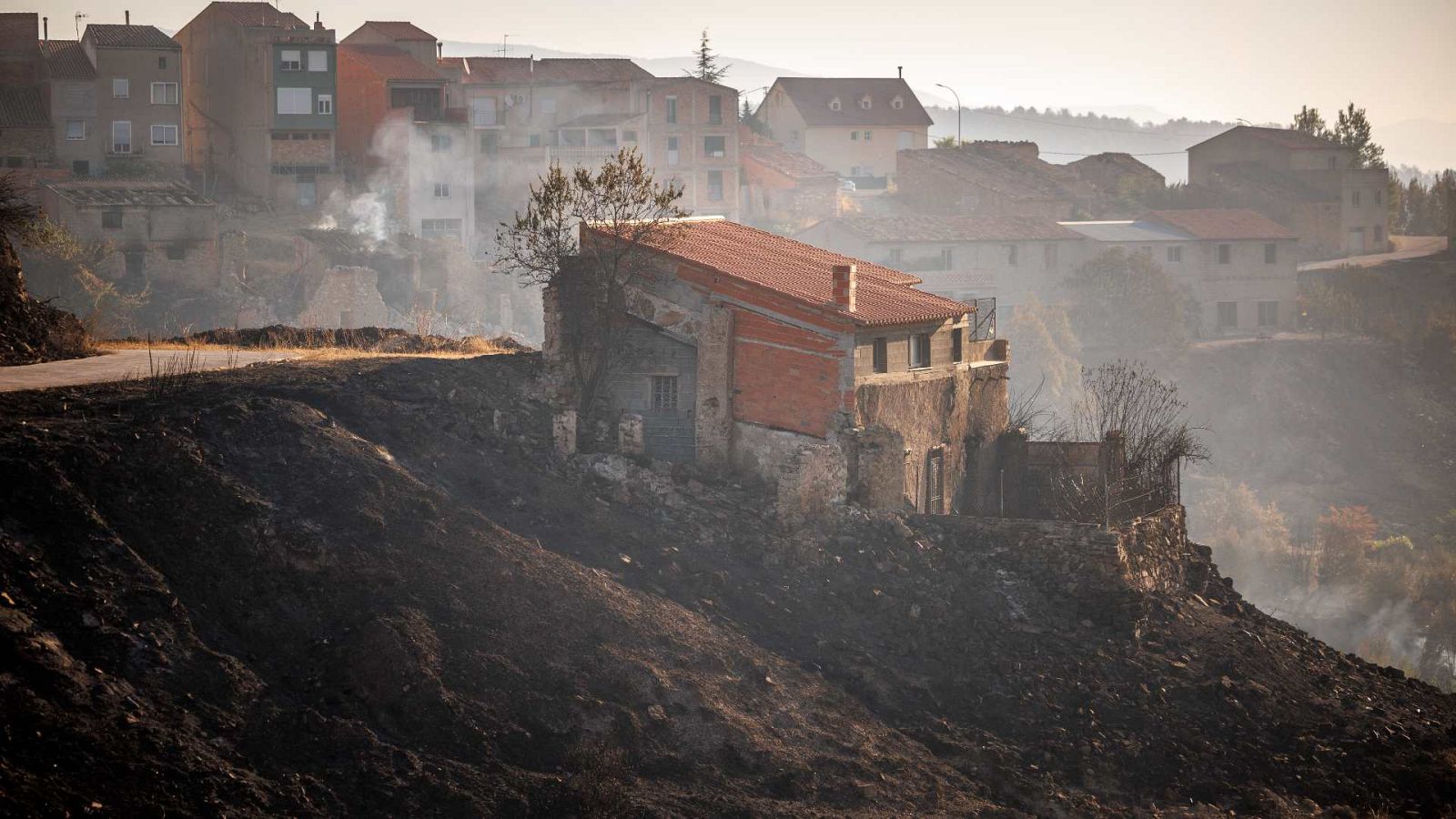 El incendio de Bejís evoluciona "favorablemente" y empiezan a regresar los desalojados | Ver