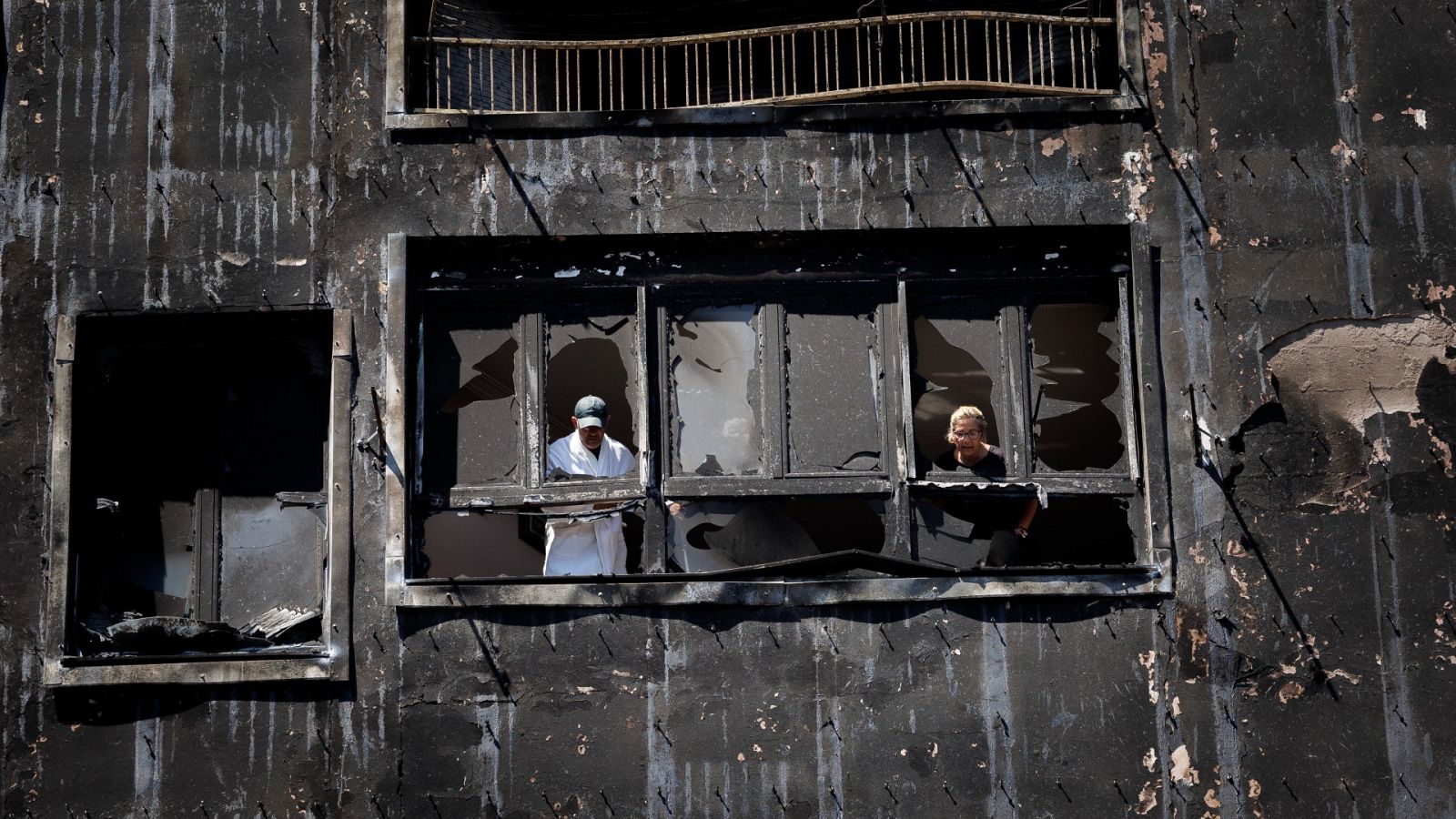El presidente del Gobierno ha anunciado este lunes que el Ejecutivo aprobará en Consejo de Ministros la declaración de zona catastrófica de los territorios afectados por los incendios.