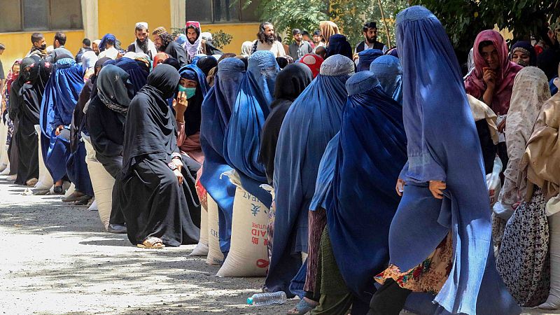 Adolescentes no pueden estudiar en Afganistán por ser chicas | Ver
