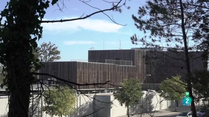 Inspira - Casa X, Archikubik, Isern i CC El Roure i Biblioteca la Gine