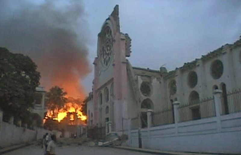 Toda la ayuda humanitaria y los periodistas extranjeros están llegando por tierra a Haití