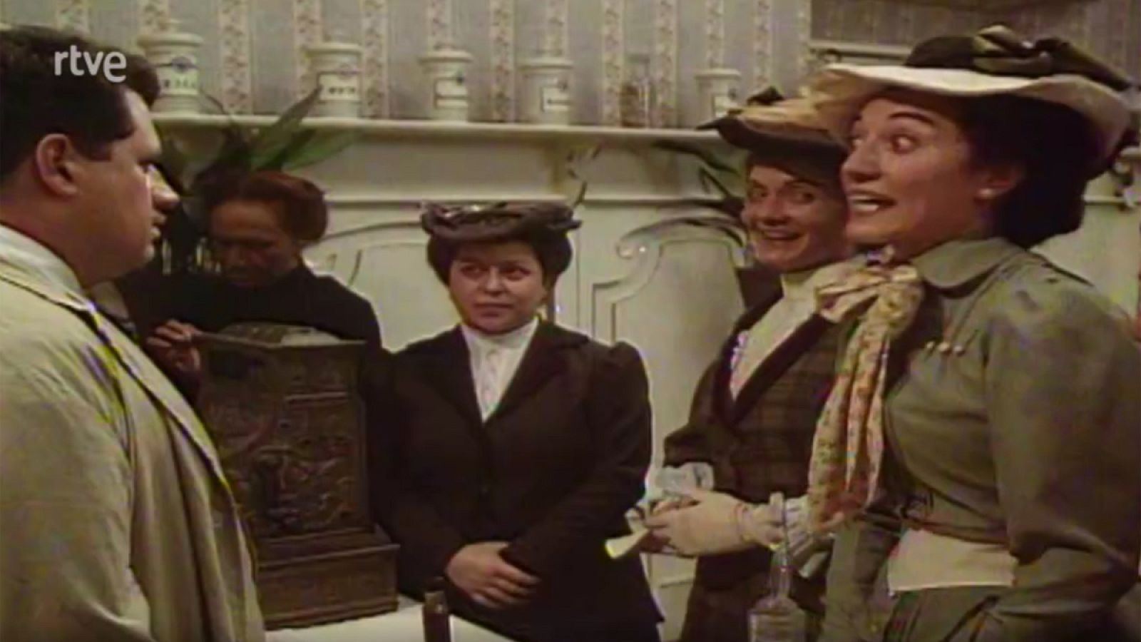 Vísperas - María del Carmen y el Pollo Castuera - Vísperas | Ver