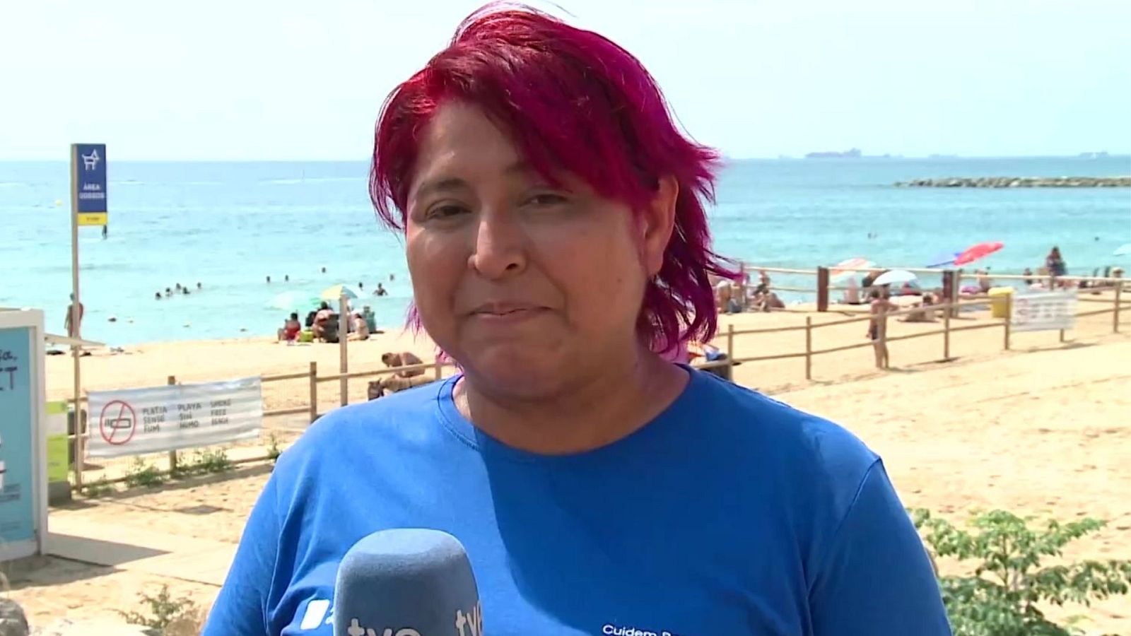 La importante labor de la informadora ambiental para una buena convivencia en la arena - Ver ahora