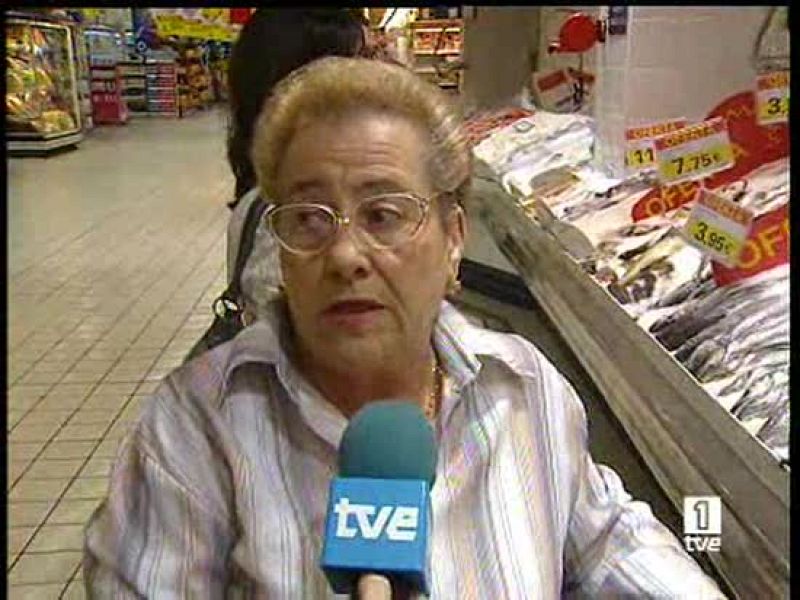 El Ministerio de Industria admite que han subido los precios de los alimentos. Comprar aceite de girasol, por ejemplo, cuesta un 40% más que hace un año. Y la leche, los huevos o los plátanos entre un 10 y un 20% más.