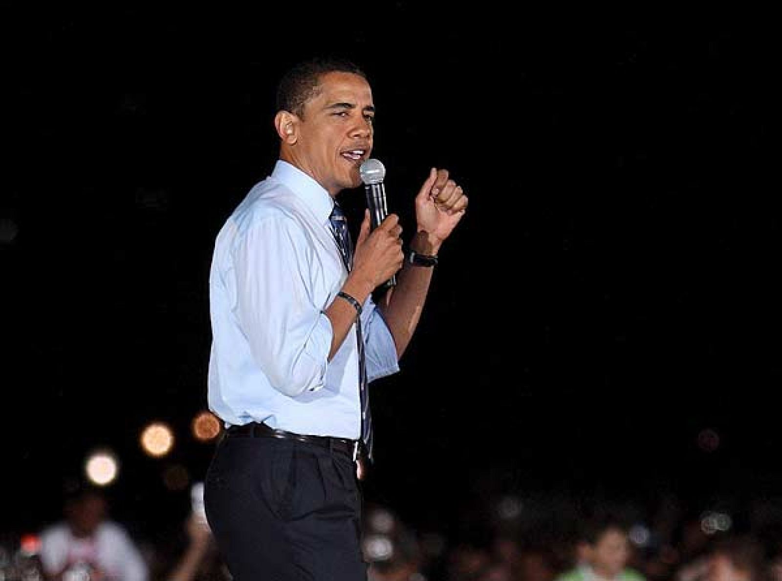 Clinton y Obama preparan las primarias de Carolina del Norte e Indiana.