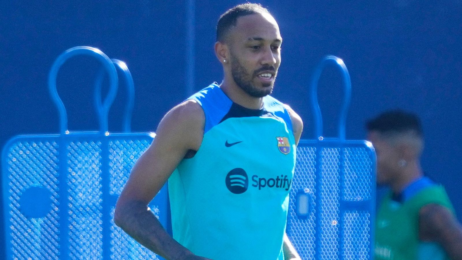 El azulgrana Aubameyang sufre un robo con violencia en su casa - Informativo 24h | Ver