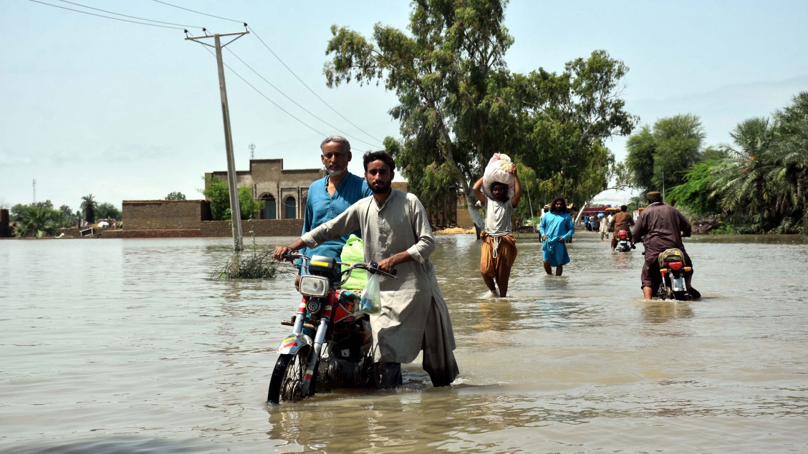 Las inundaciones en Pakistán dejan más de mil muertos | Ver