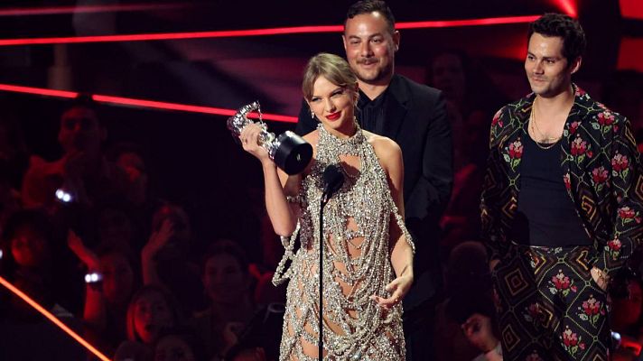 Telediario 1 - Taylor Swift se impone con su "All Too Well" en los premios MTV VMA