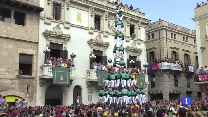 L'Informatiu - Vilafranca viu una gran diada castellera per Sant Fèlix
