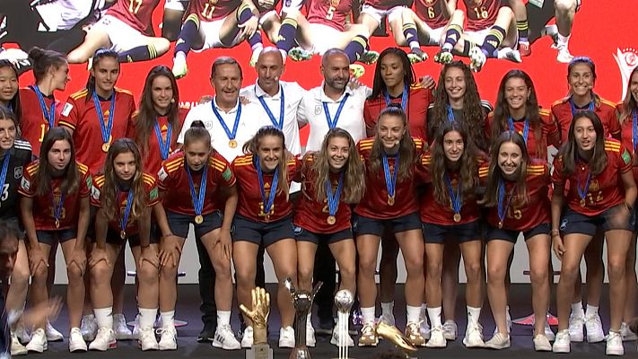 Telediario 1 - Homenaje de la RFEF a las campeonas del mundo sub 20