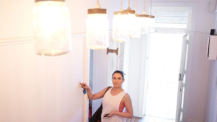 Telediario 1 - La luz baja este jueves a 456,59 euros/MWh, pero sigue en máximos históricos