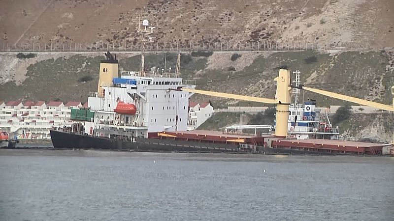 Llega parte del vertido a la playa - Ver ahora