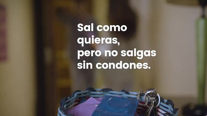 Telediario 1 - 'Sal como quieras, pero no sin condones': la nueva campaña de Sanidad contra el VIH