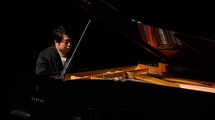 Telediario 1 - El pianista Lang Lang se sumerge en el universo Disney