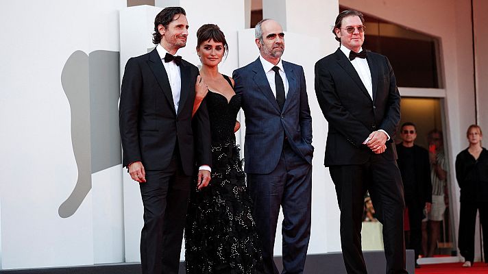 Telediario 2 - Penélope Cruz, emocionada tras los aplausos en Venecia a 'En los márgenes': "No quería llorar durante 20 minutos"