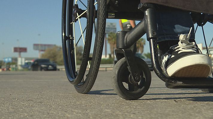 L'informatiu - Comunitat Valenciana - Una campaña de la DGT conciencia contra las distracciones al volante