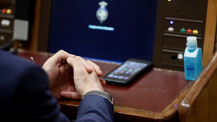 Telediario 1 - La renovación de los móviles de los diputados enciende la polémica y enfrenta a PSOE y Ciudadanos