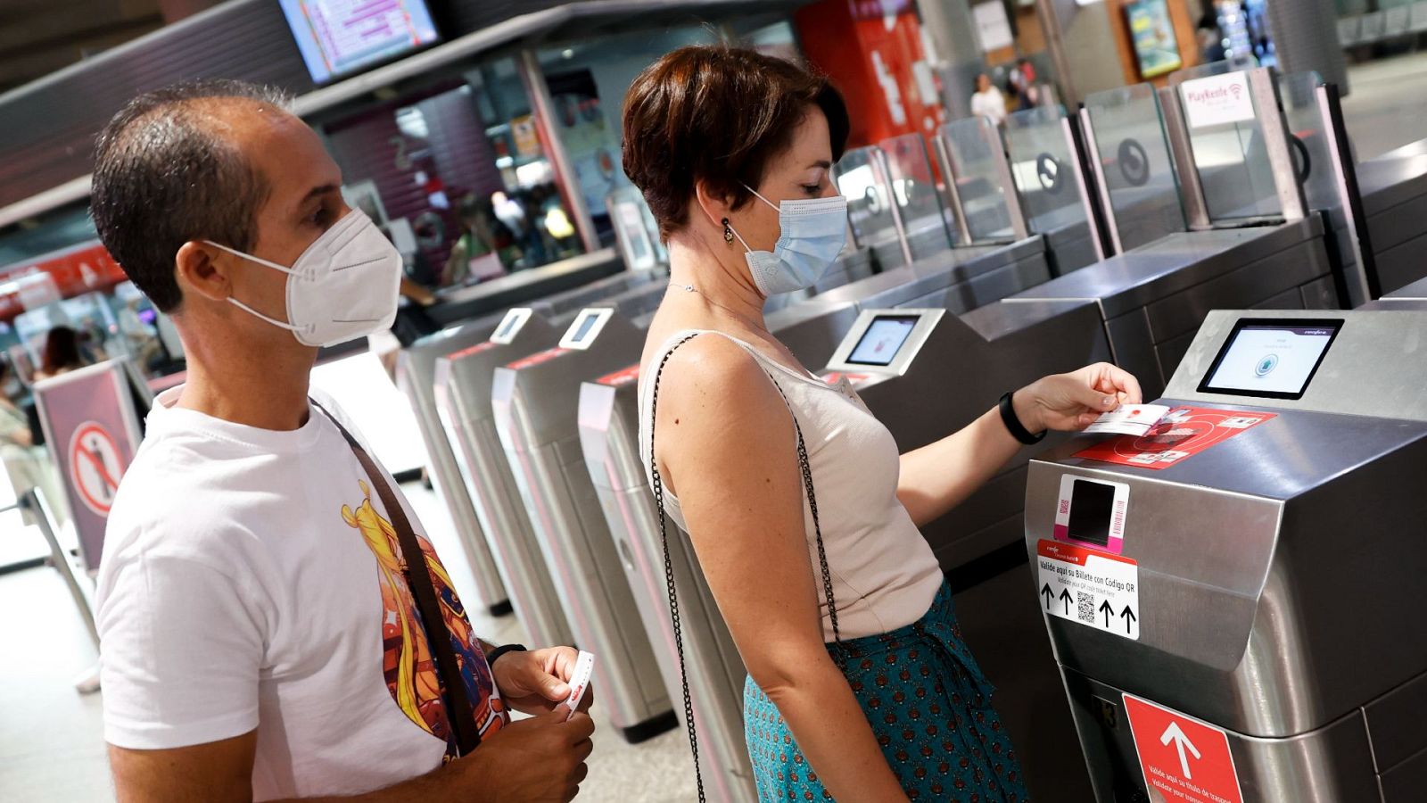 Miles de usuarios de Cercanías afectados tras una avería | Ver