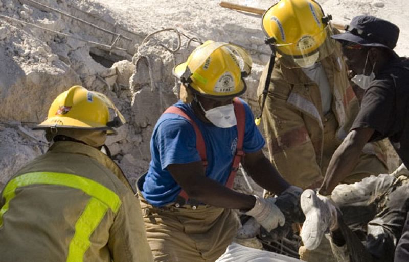 Las difíciles labores de rescate dan sus primeros frutos
