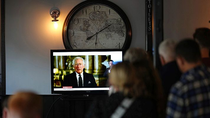 Telediario 2 - Carlos III rinde homenaje a su madre en su primer discurso como monarca