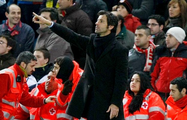  - Quique Flores, positivo